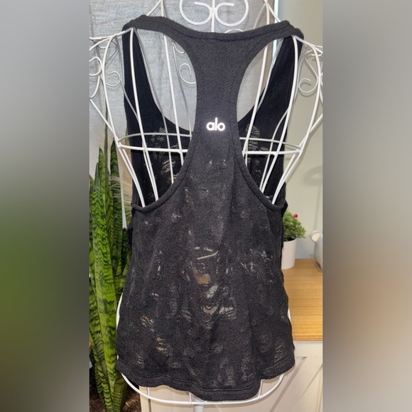 Alo Distressed Tank Size Medium - Picture 4 of 6